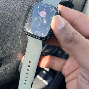 Apple Watch series 7 has a slight crack but works very fine